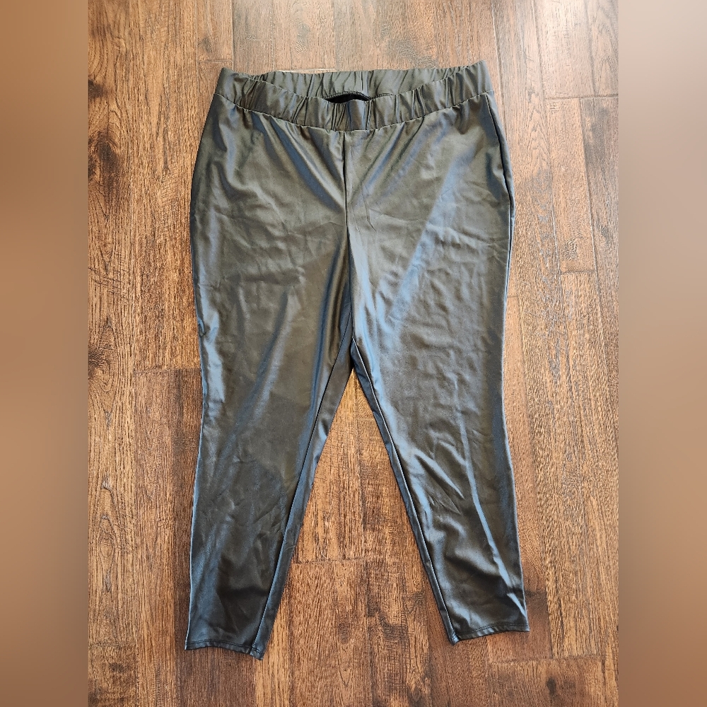 Torrid Women's Black Faux Leather Leggings Size 4
